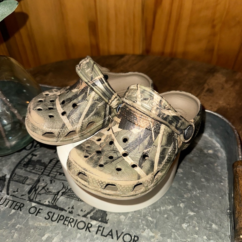 CROCS Kids Camouflage Sandals - Picture 2 of 3